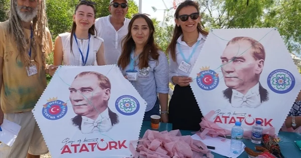 bodrumda-ataturk-ucurtmalari-gokyuzunu-susledi-t9VZafud.webp