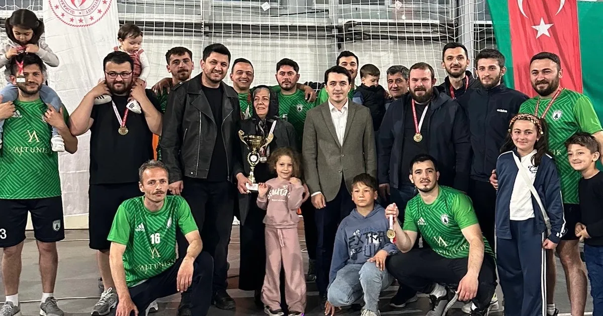 duzce-yigilcada-kurumlar-arasi-voleybolda-ahde-vefa-pcA3zljX.webp