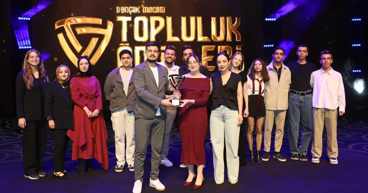 konya-genclik-meclisi-odullendirdi-hOTmpsQu.webp