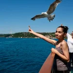 Şehir hatlarından çocuklara karne hediyesi
