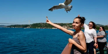 Şehir hatlarından çocuklara karne hediyesi
