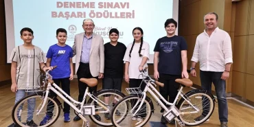 Başarılı öğrencilere Büyükşehir’den ödül